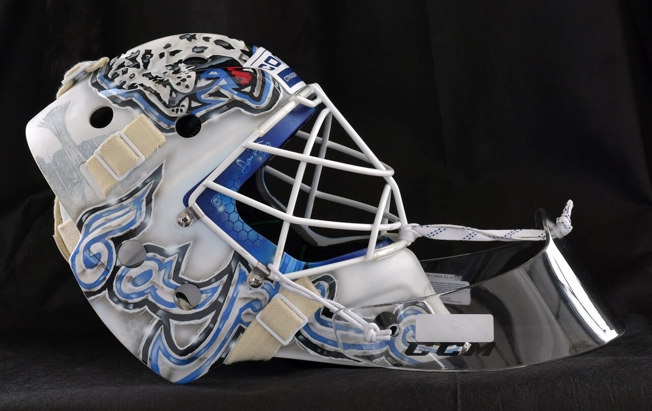 Карлссон нанес на шлем «Байтерек» и резиденцию президента Казахстана. Раньше швед играл с надписью I💗Astana