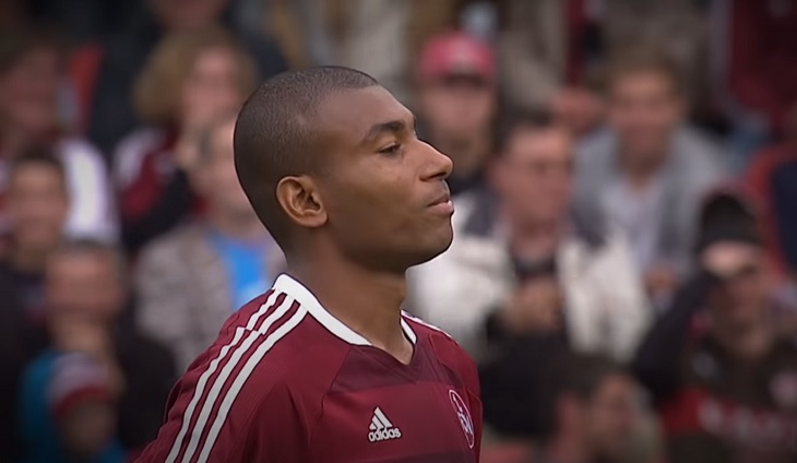 Теперь вы видели худший дебют в Бундеслиге: 16 минут позора, 2 привоза и замена