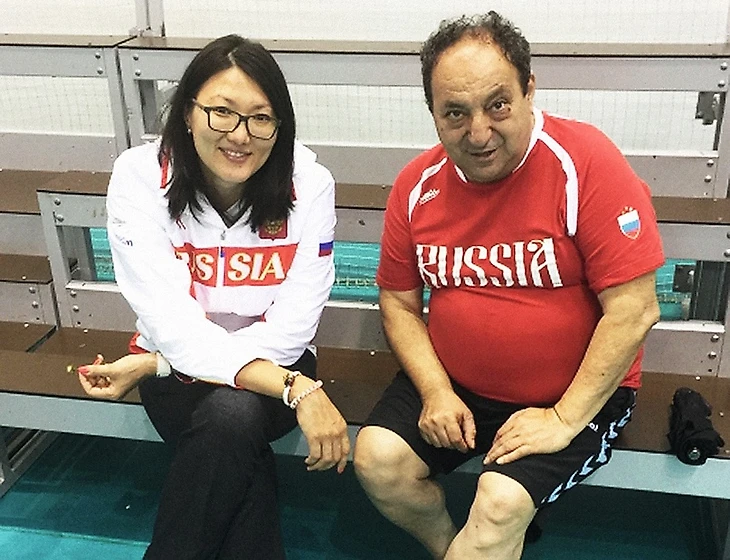 Людмила Бодниева в журнале "Быстрый центр". Как остаться в игре. Место в первом ряду, изображение №4