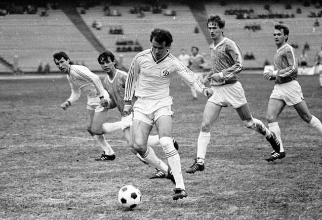 Союз-1989-04. «Динамо» Киев и «Спартак» вырываются вперед, «Днепр» наступает им на пятки