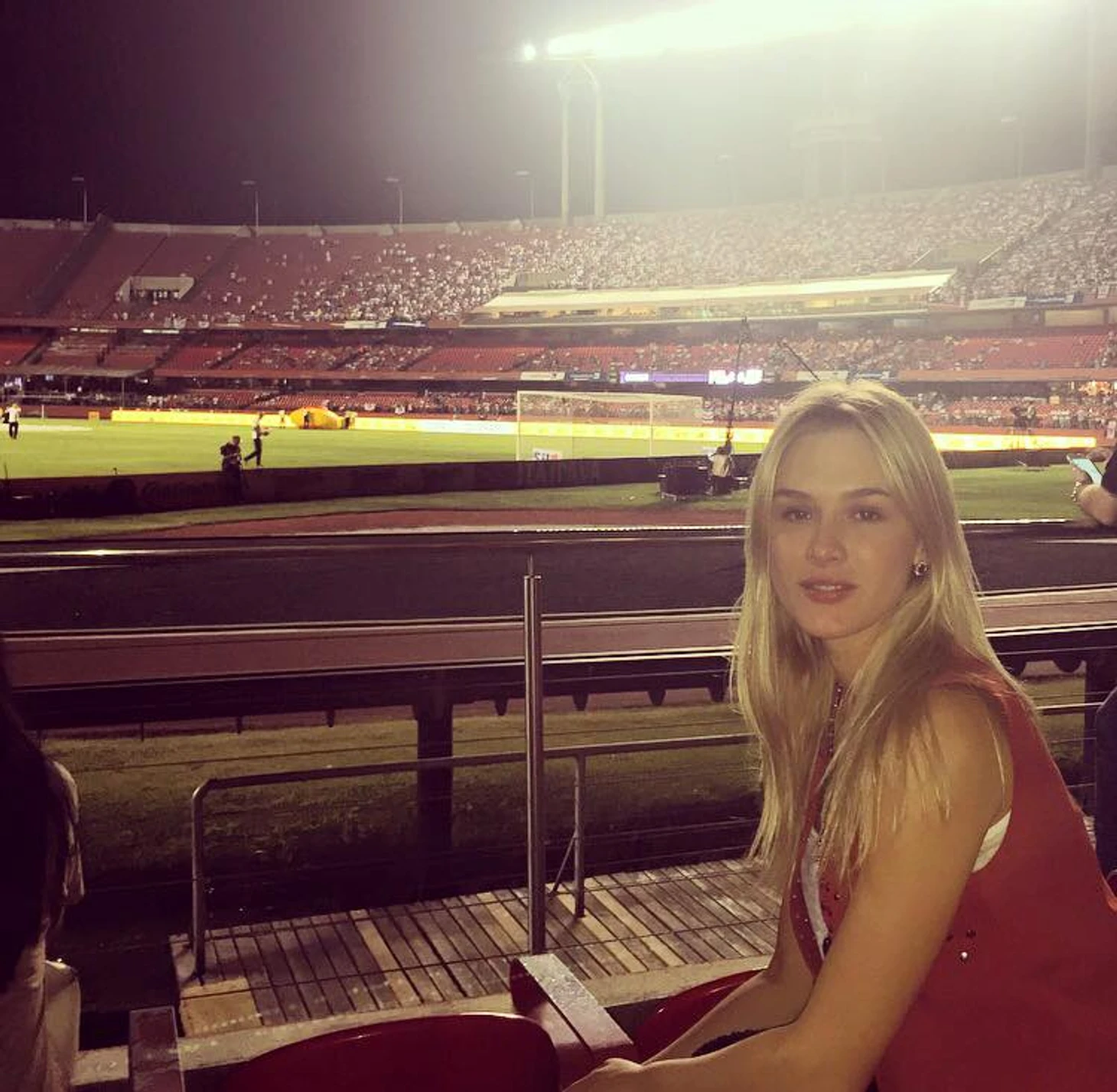 https://photobooth.cdn.sports.ru/preset/post/d/5c/49f38c75c455da3bd81d43686a70e.jpeg