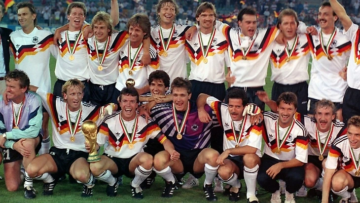 8 июля 1990 года. Стадио Олимпико, Рим. Сборная ФРГ становится чемпионом мира третий раз в истории.