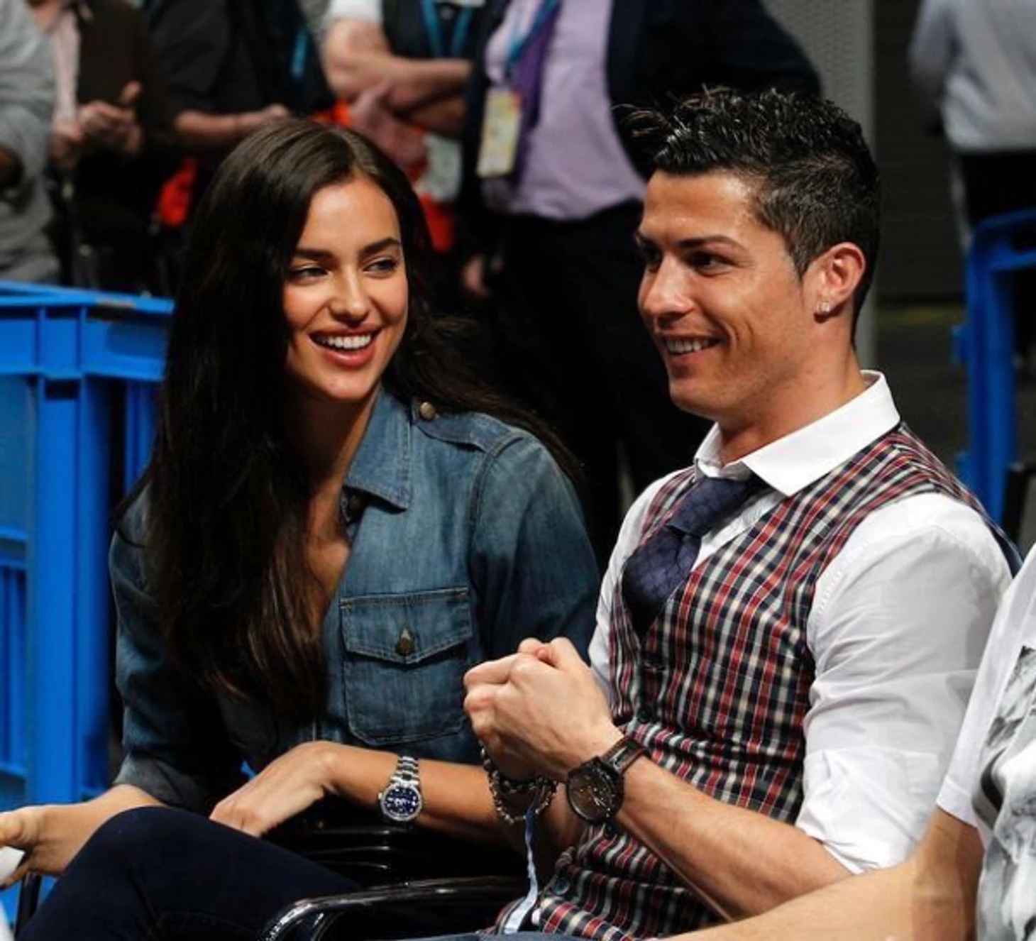 https://photobooth.cdn.sports.ru/preset/post/d/6e/5c0df15cd4582ac280aea4653f0e9.png
