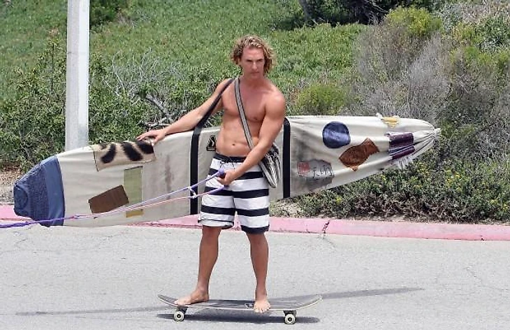 matthew-mcconaughey-surfer-dude (1)