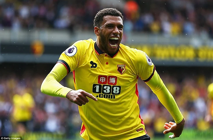 Этьен Капу празднует гол