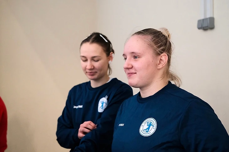 Высшая лига. Алёна Смирнова: "Девчонки из команды в куртках ходят, а я северянка, кофты достаточно!", изображение №2