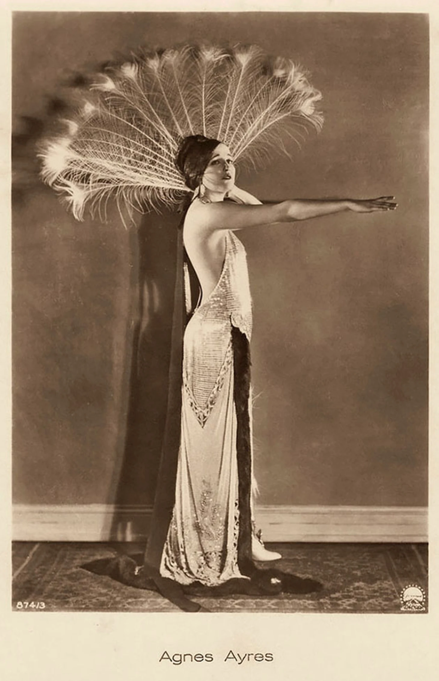 Women’s Beauty 100 Years Ago In Vintage Postcards