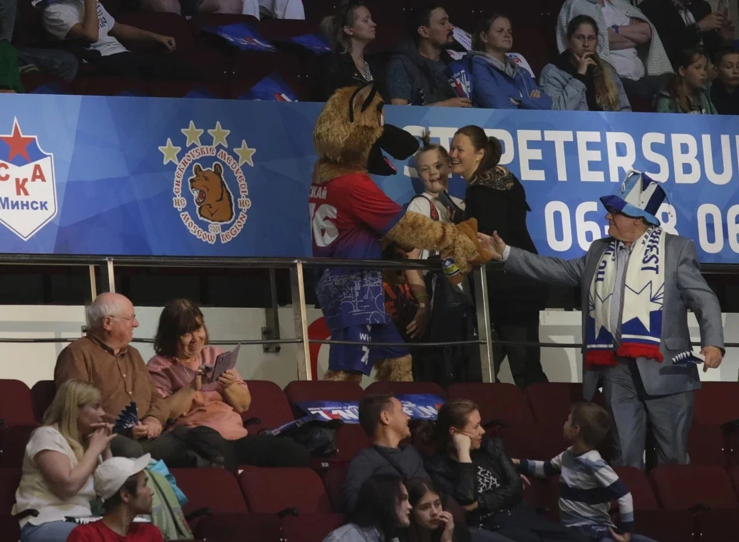 SEHA-Gazprom League. Битва талисманов и парашют для Попова. Как Питер встречал "финал четырёх”, изображение №6