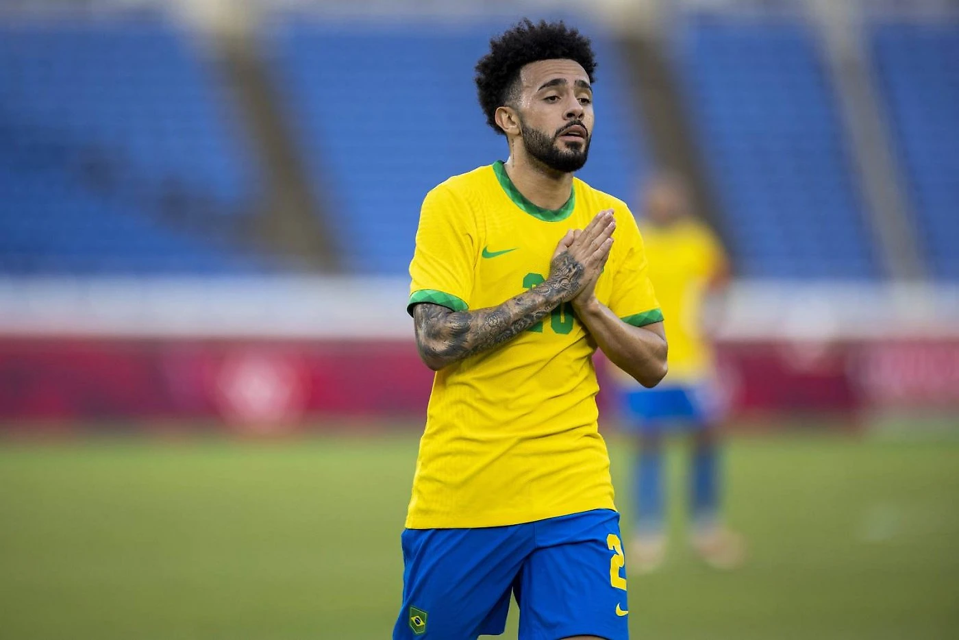 Футболист из зенита. Клаудиньо. Клаудиньо ругается матом. Клаудиньо футболист зенит. Клаудинью футболист зенит.