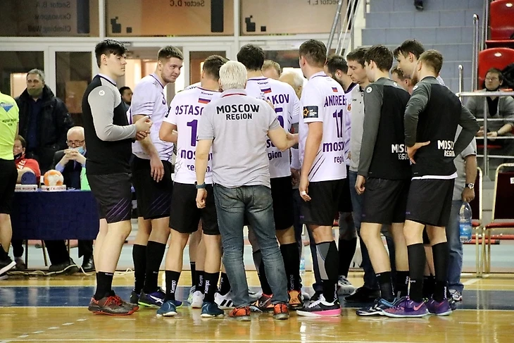 Чемпионат России. "Медведи" в Снежинске: еще один шаг к победе в "регулярке" и Андреев на левом краю, изображение №1