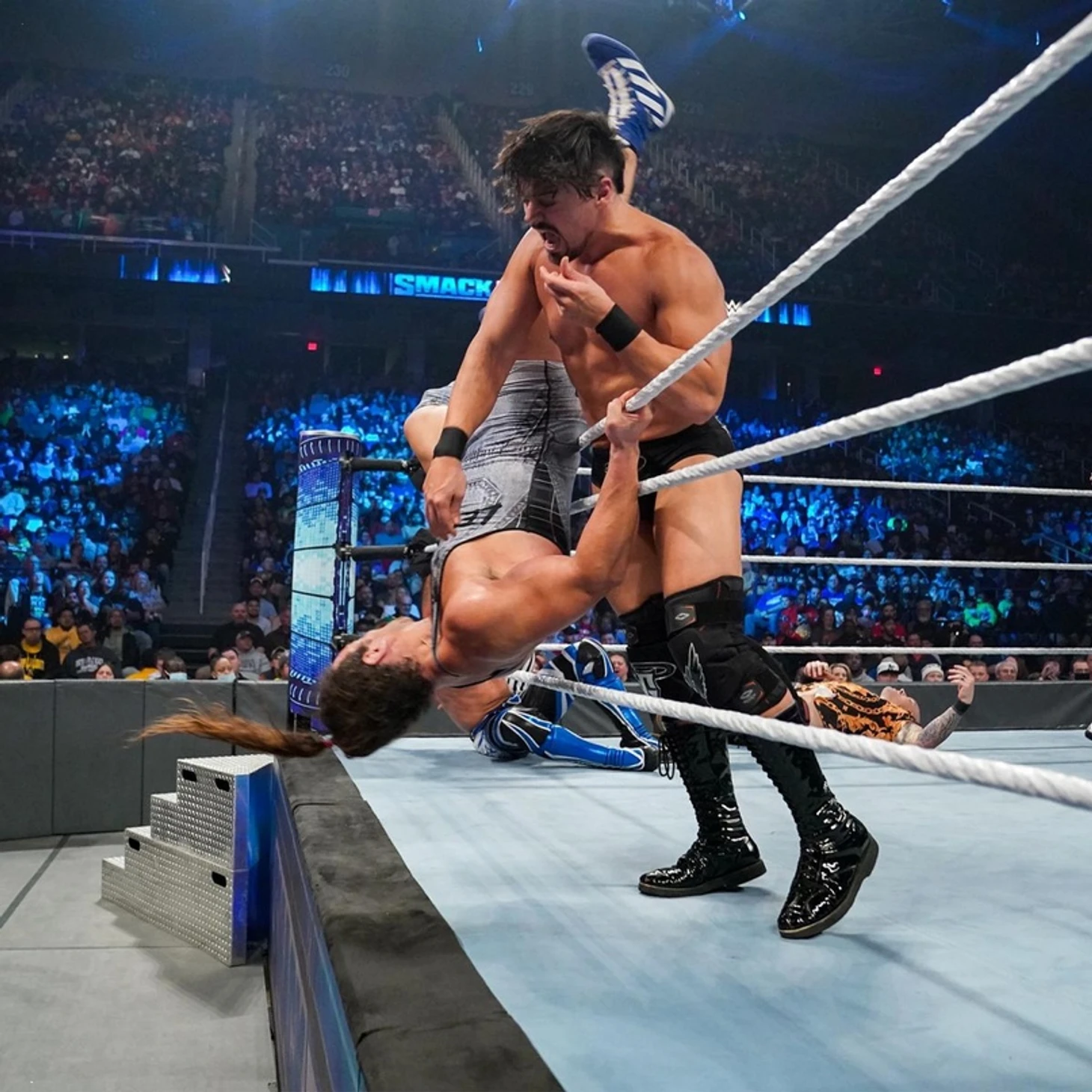 Обзор WWE Friday Night SmackDown 26.11.2021, изображение №11