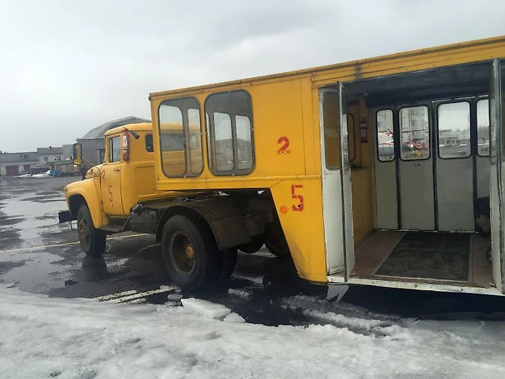 Автобус в аэропорту Васьково