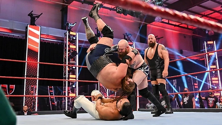 Обзор WWE Monday Night RAW 06.07.2020, изображение №17