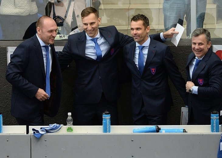 Команда осталась без мощного тренера, ее собирались банкротить. Теперь жизнь налаживается