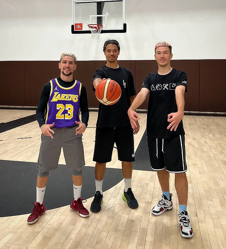 Игроки 2Drots: Алекс Стиль, Эдамс и Вагабонд