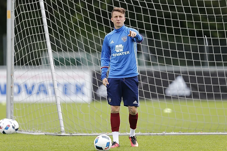 Александр Головин