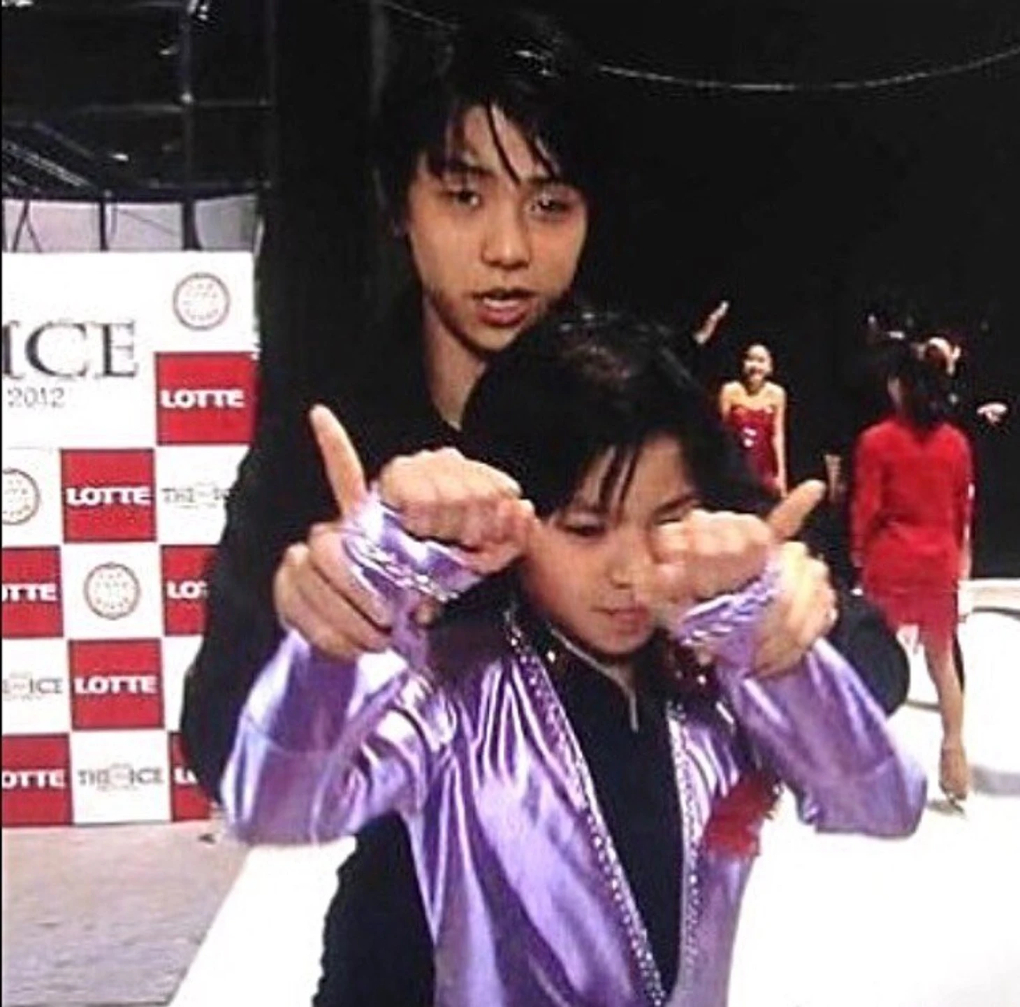 Юзу учит Шому)