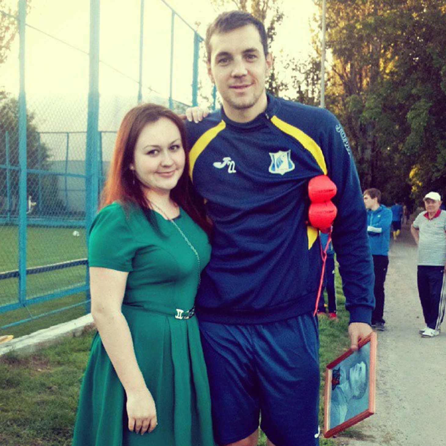 https://photobooth.cdn.sports.ru/preset/post/d/d2/e31fd7f3a491fa6dea4b8de22d193.png