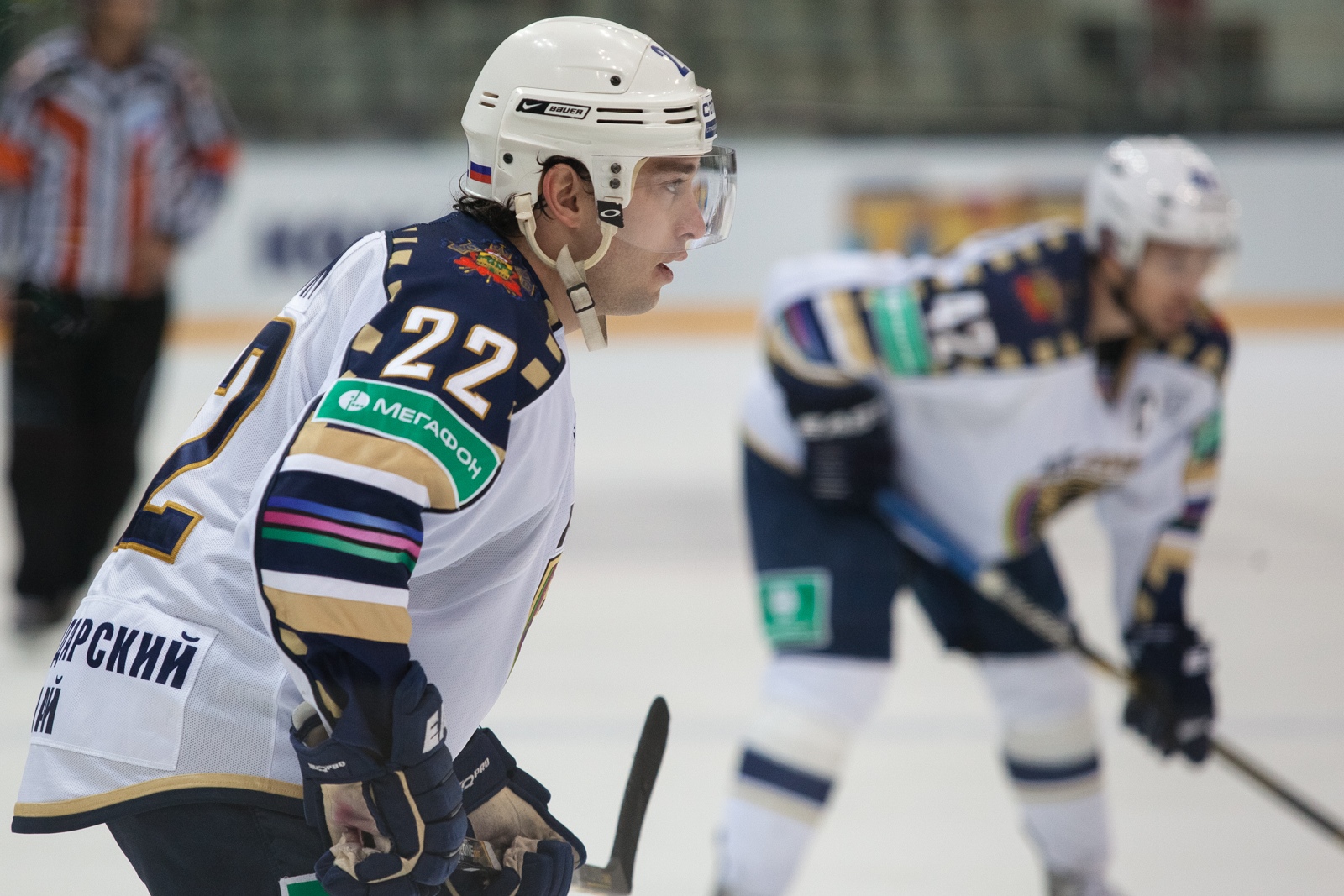 В КХЛ опять дают контракты пьяницам и дебоширам. Это просто позор