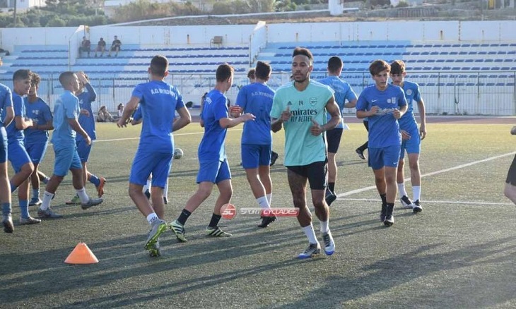 Обамеянг дарит эмоции даже в отпуске: в Греции потренировался в академии клуба третьей лиги, во Франции забил 5 голов любителям