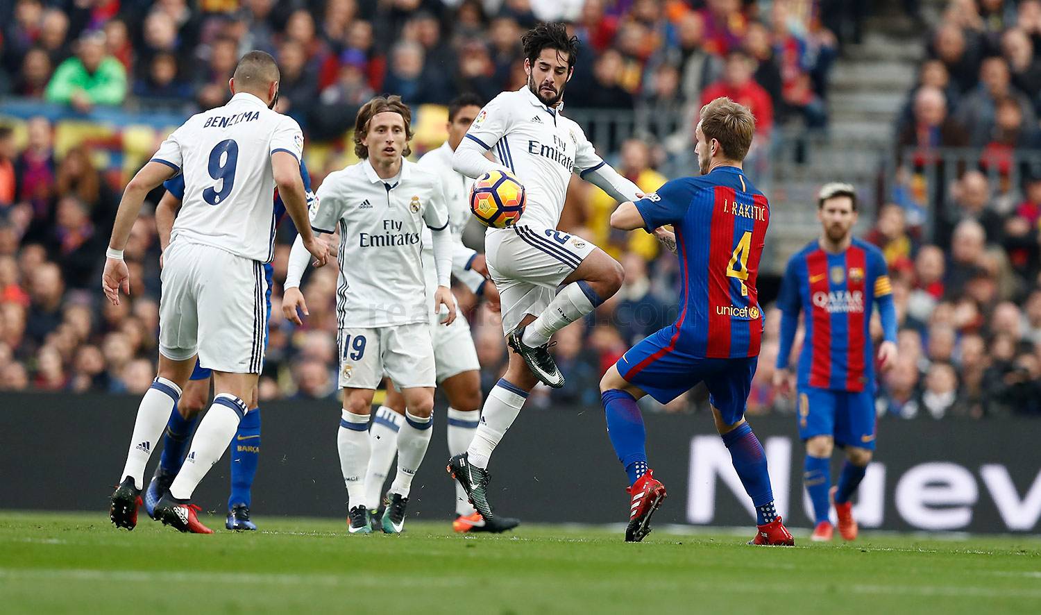 Прямая видео трансляция барселона реал мадрид. Фото Реал Мадрид 2024. Real Madrid 2024. Мадрид который час сейчас.