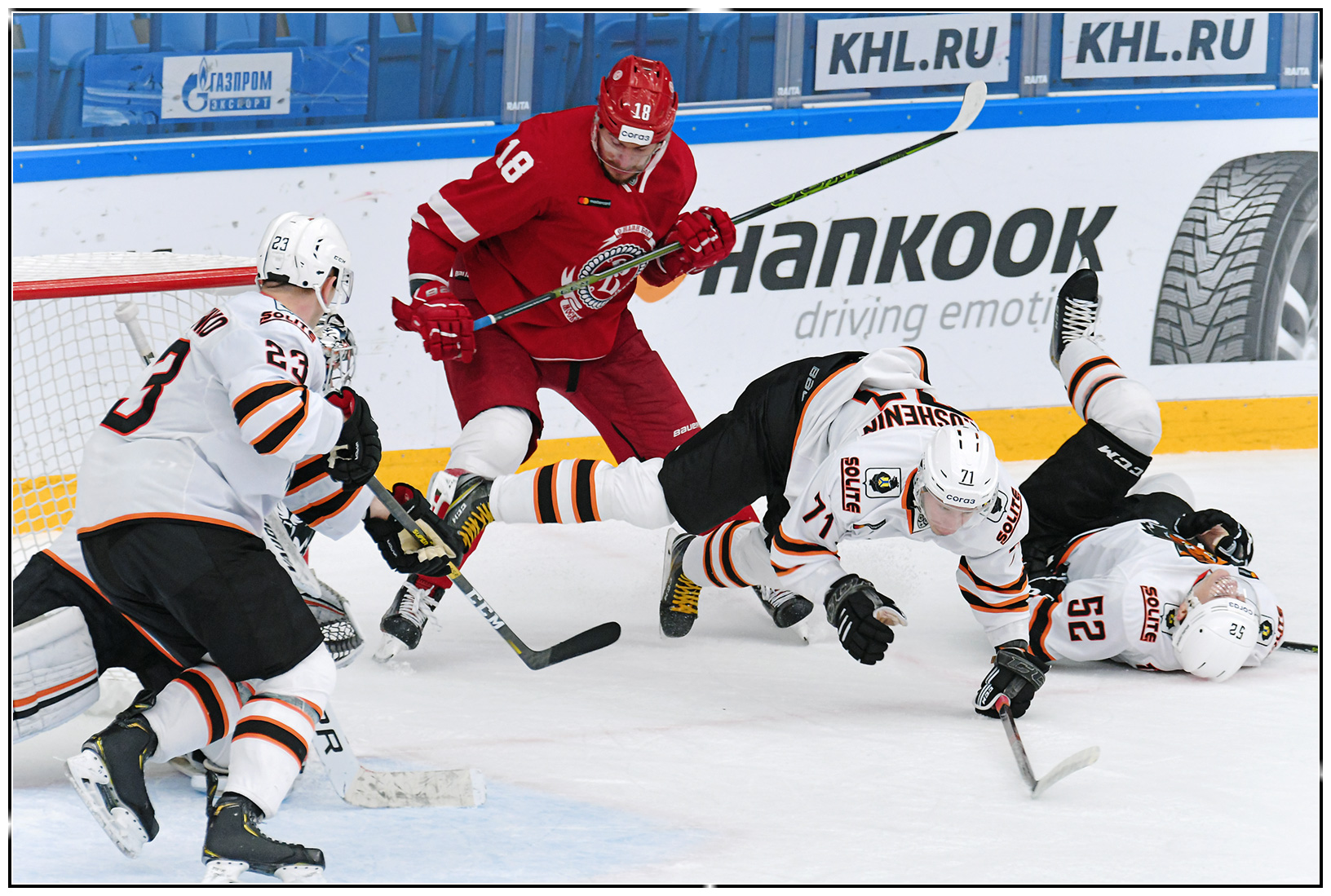 «Витязи» приручили «тигров»!