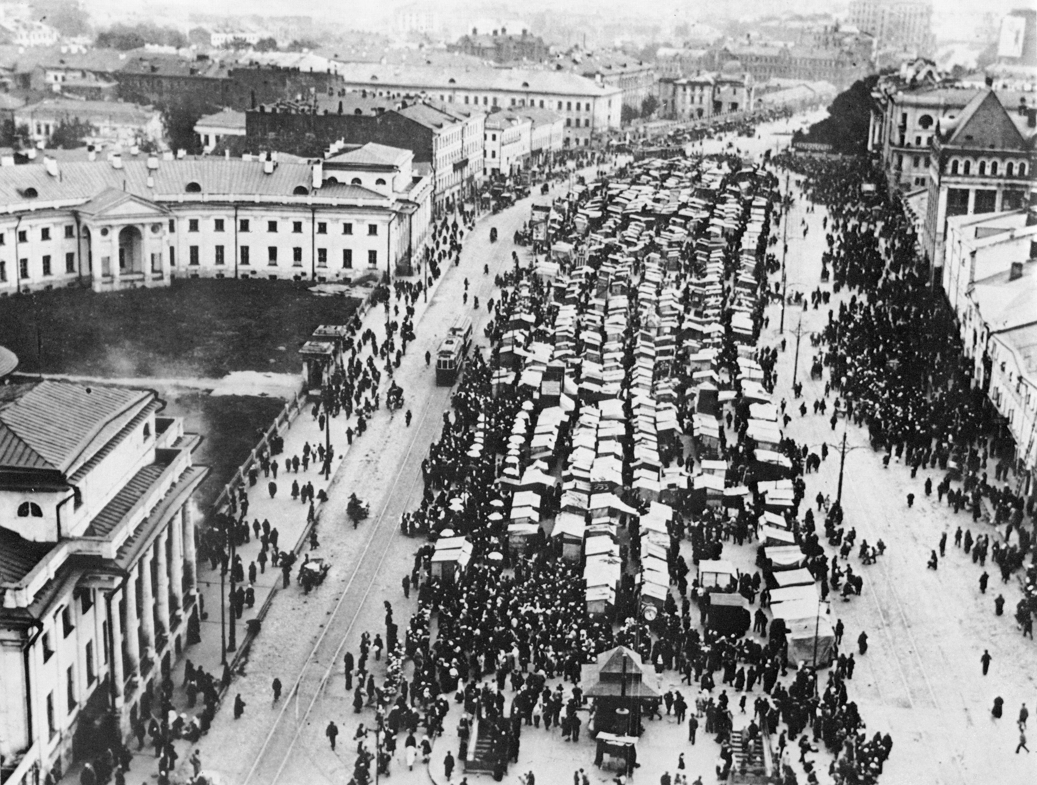 Фото москвы 20 годов. Сухаревский рынок в Москве 1920-е годы. Рынок Сухаревка в Москве. Смоленский рынок Москве 1921. Сухаревка 19 век.