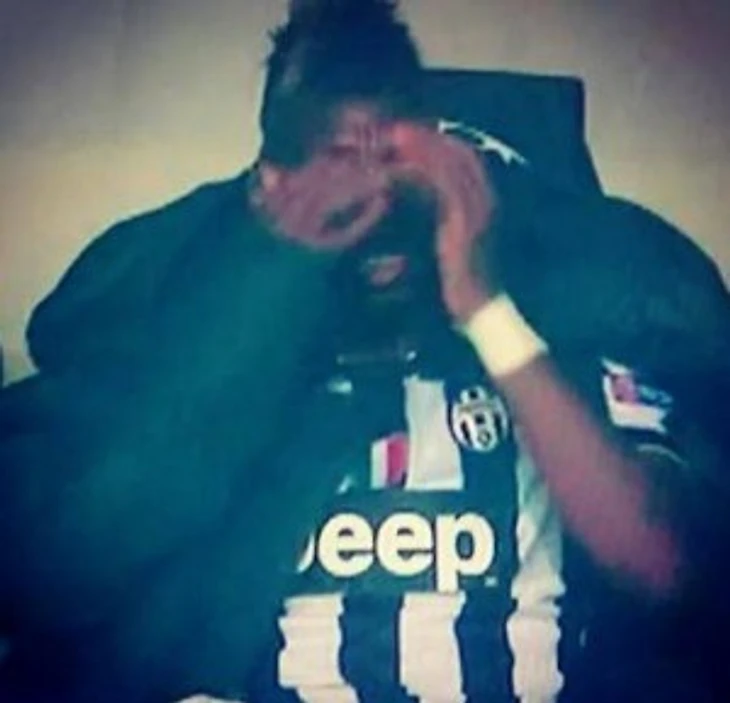 Погба плачет.