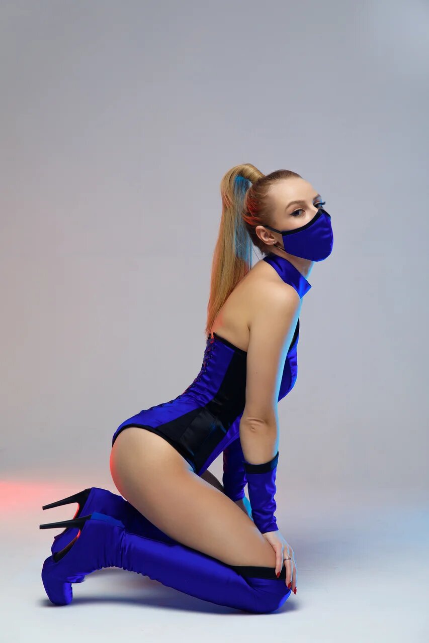 Ульяна Тригубчак вернулась! В костюме Китаны из Mortal Kombat ведет новое шоу «Тоталити»
