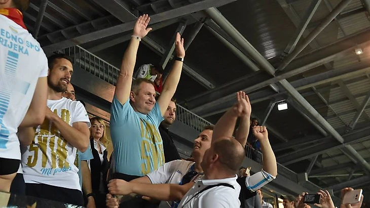 Матьяж Кек на трибуне