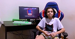 В Бразилии подписали контракт с 13-летним игроком в CS:GO. Он прославился на стримах и теперь будет играть с кумиром