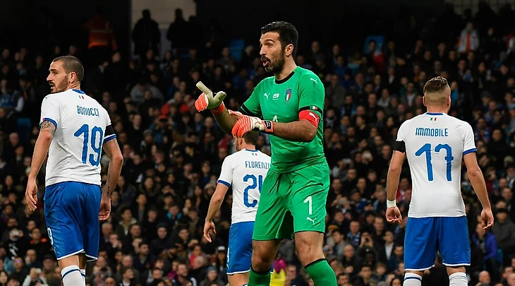 Буффон даёт указания