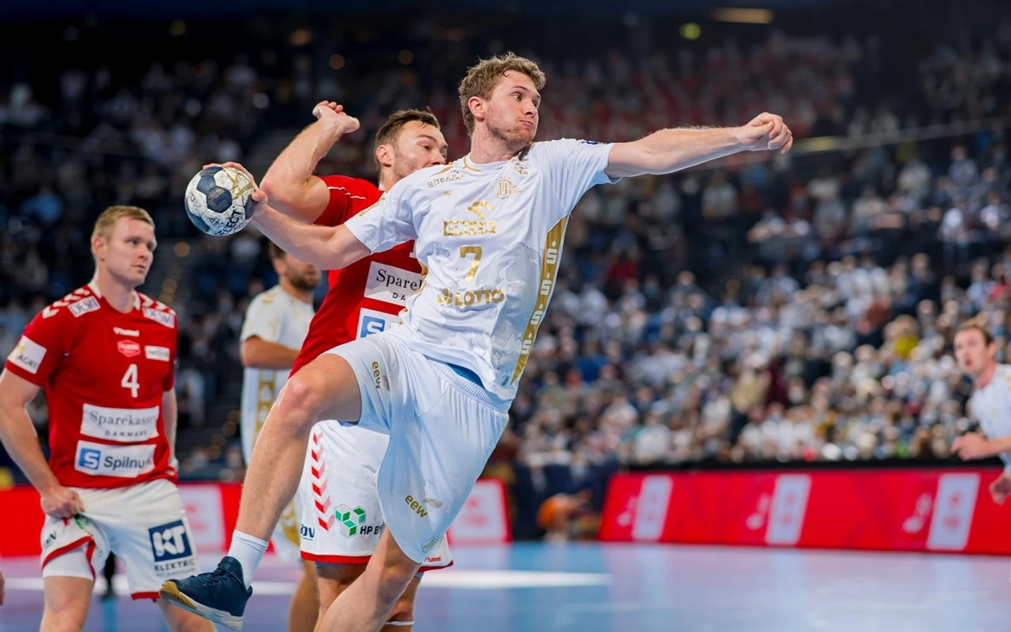 Лига чемпионов. "Кельце" — лучший клуб первого круга! "Барселона" бита на "Палау Блауграна", изображение №6