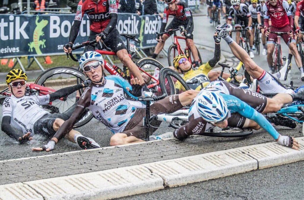 Топ-8 падений на Тур де Франс от NBC-2019