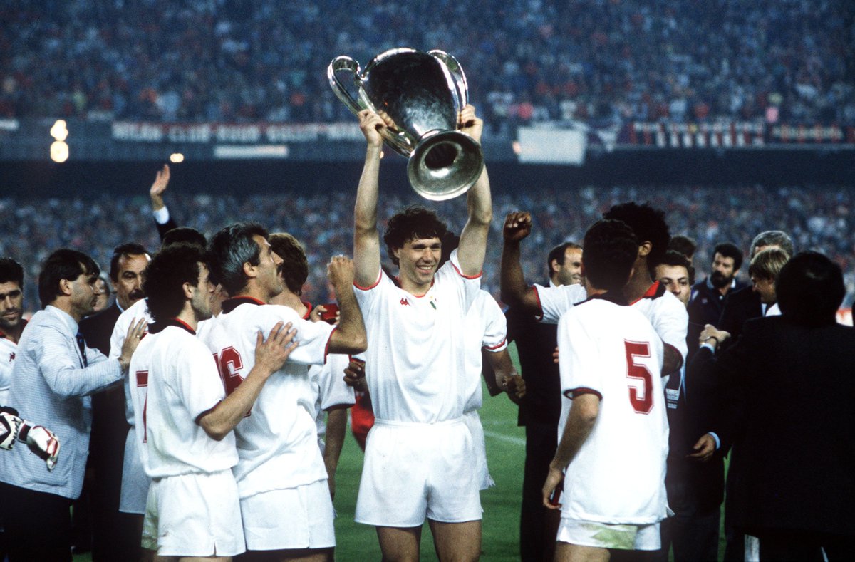 Кубок Чемпионов 1988-1989  24 мая 1989  Милан (Италия) - Стяуа (Румыния) 4:0 Финал