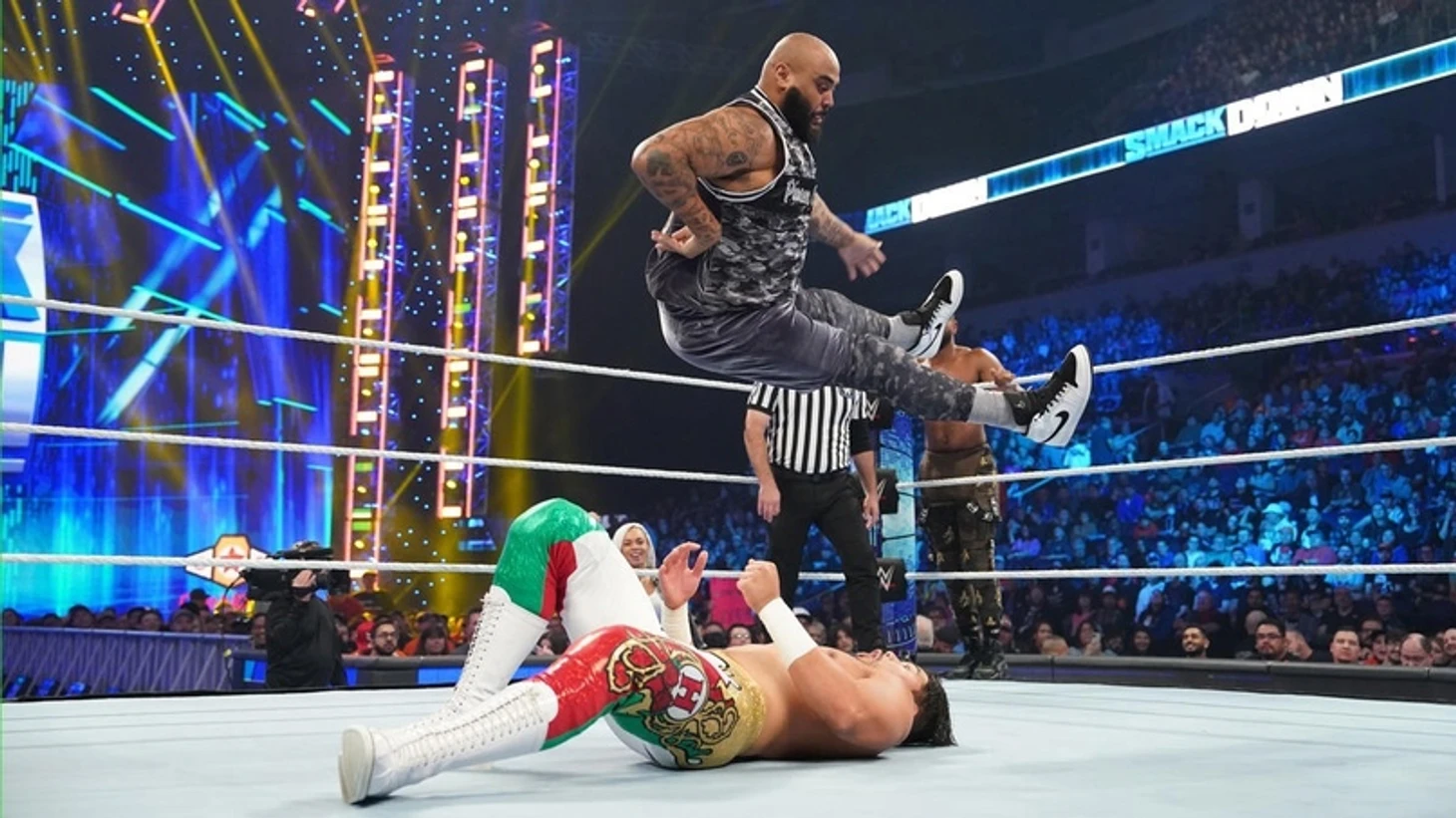 Обзор WWE Friday Night Smackdown 30.09.2022, изображение №5