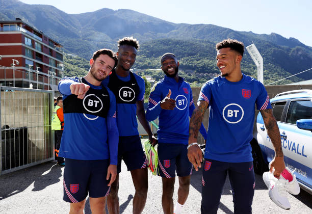 Пожар в Андорре и состав сборной Англии