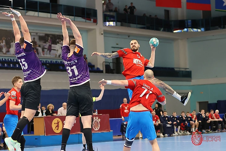 Olimpbet Суперлига. Дмитрий Киселёв: "В "золотом" матче в основном раздавал передачи — руку берёг", изображение №2