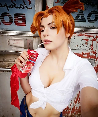 Дерзкий косплей Алисы из «Бесконечного лета»