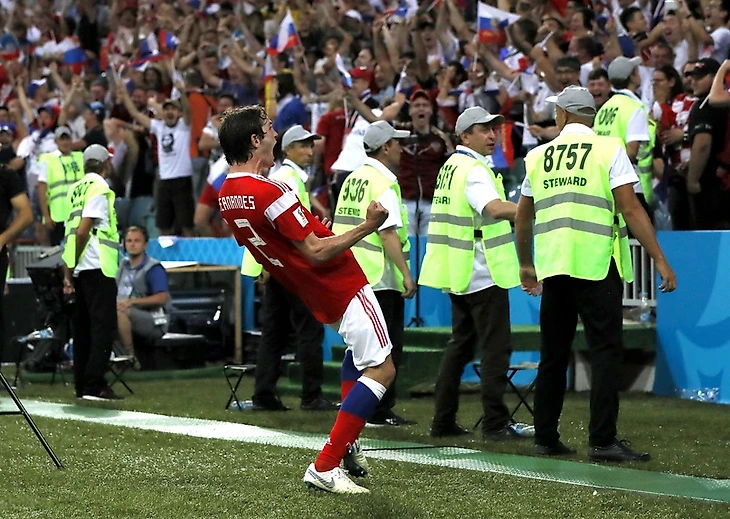 Марио Фернандес празднует гол в ворота сборной Хорватии | Getty Images