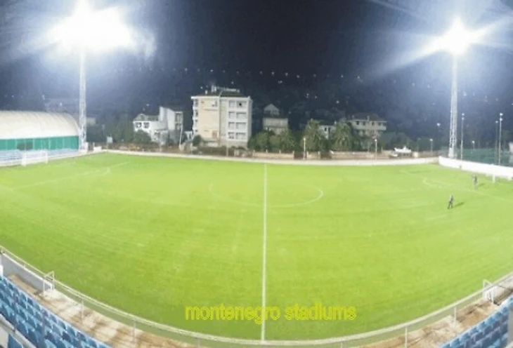 stadion_pod_malim_brdom_petrovac-nocna.jpg (500×340)