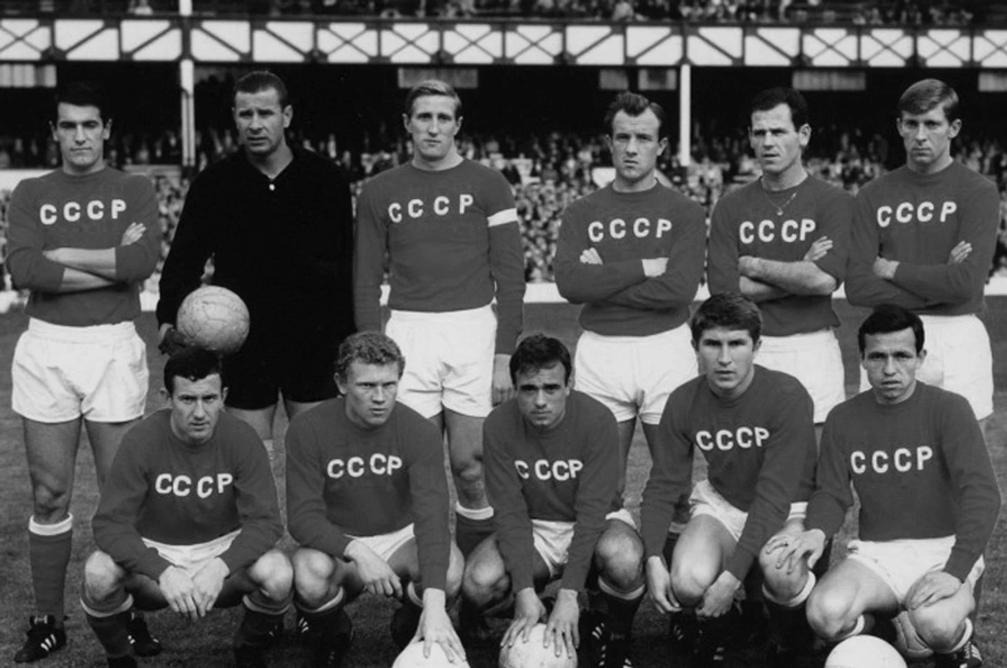25.07.1966. Сборная СССР по футболу на чемпионате мира в Англии. На снимке: Валерий Воронин, Лев Яшин, Альберт Шестернев, Василий Данилов, Йожеф Сабо, Владимир Пономарев, Игорь Численко, Анатолий Банишевский, Валерий Поркуян, Эдуард Малофеев, Галимзян Хусаинов.