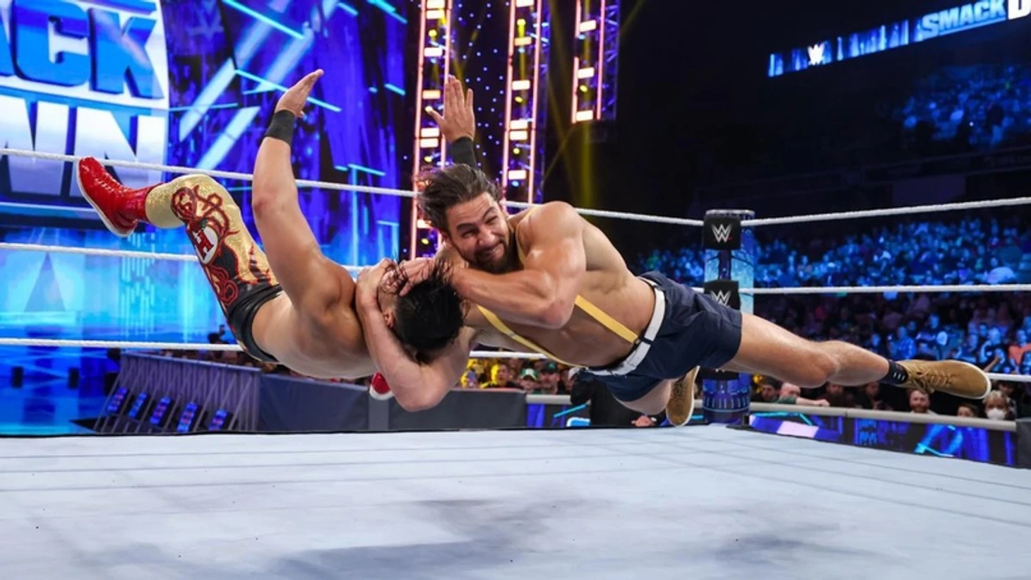 Обзор WWE Friday Night Smackdown 15.04.2022, изображение №4