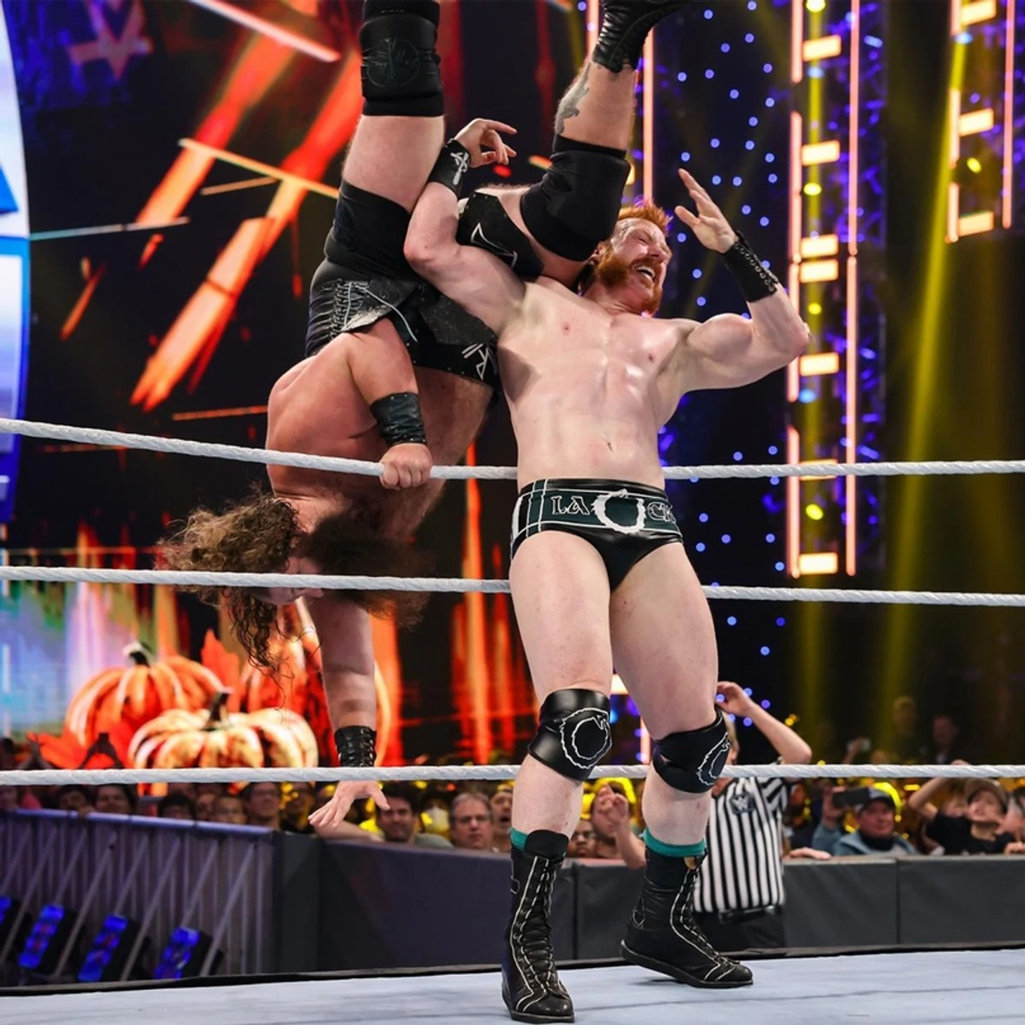 Обзор WWE Friday Night SmackDown 26.11.2021, изображение №13