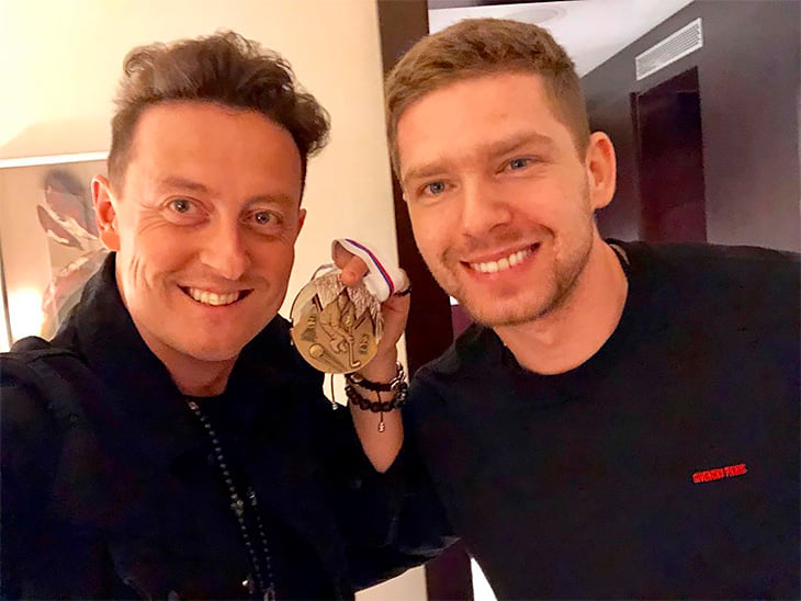 Стас Ярушин – хоккейный красава. Дружит с игроками, тащит их в ютуб и не ловит звездняк