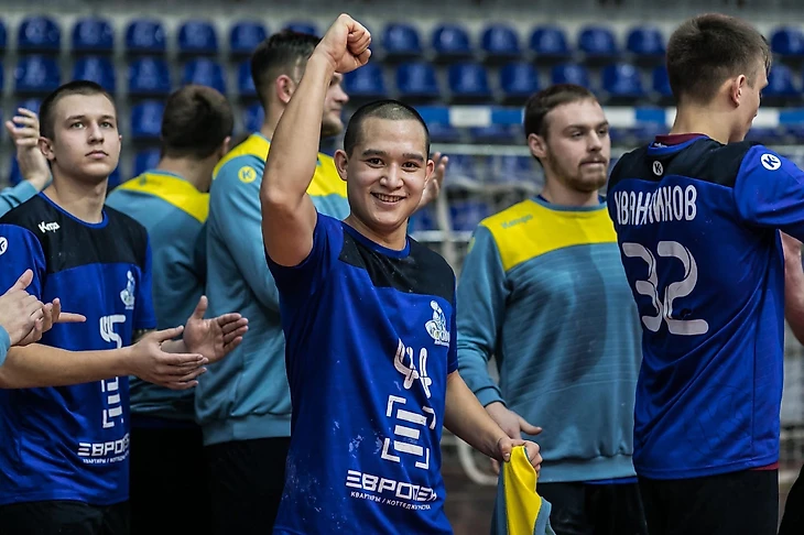 Чемпионат России. "Виктор" проявляет волю, пермяки выгрызают два очка у "Невы", а ЦСКА уже в плей-офф, изображение №4