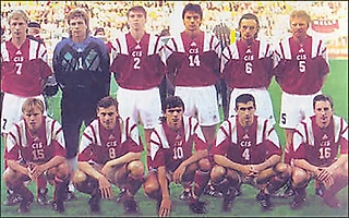На Евро-92 ездила странная сборная СНГ: играла в красно-белом и, кажется, могла дойти до финала