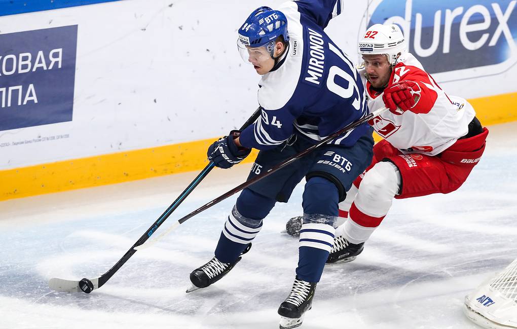 Готовить научился в Америке, а на карантине раскормил друзей и родителей. Вкусное интервью не про хоккей