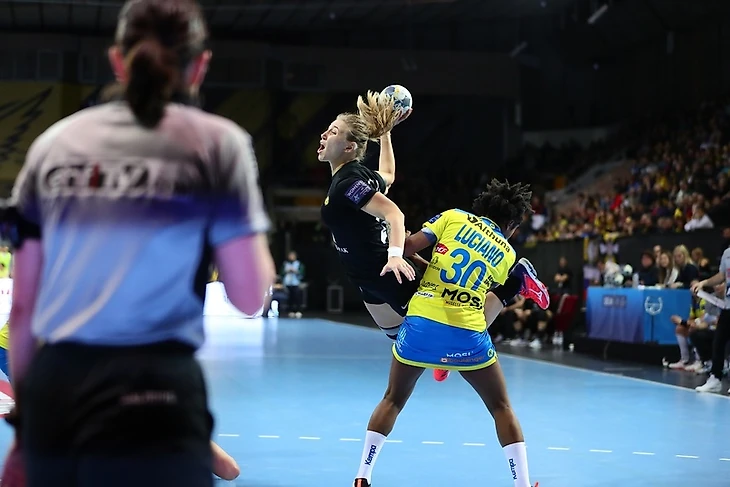 Луисе Бургорд: "Большую часть времени на видеозанятиях разбирали игру Вяхиревой", изображение №3