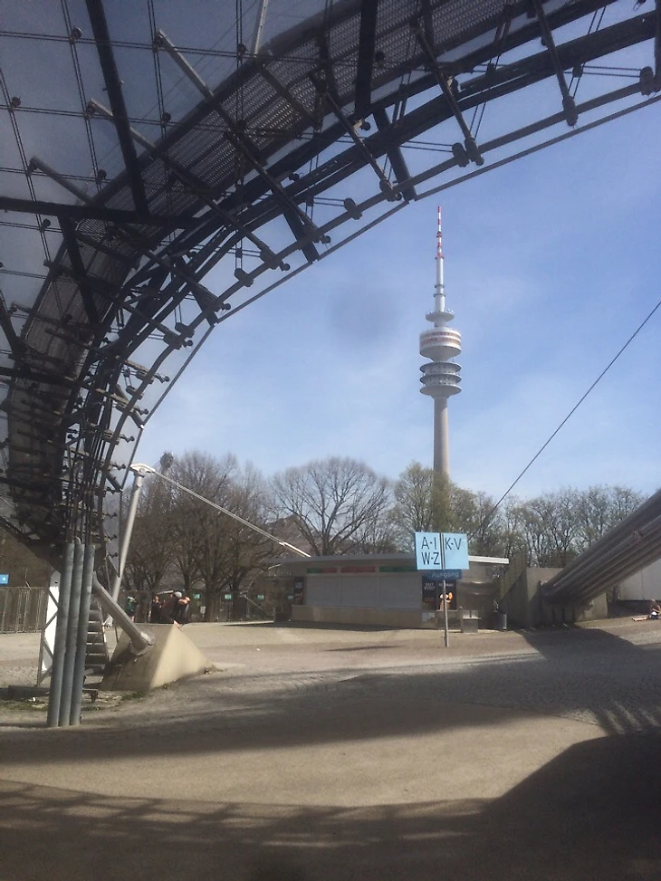 Вид на телебашню со стадиона